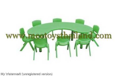 โต๊ะรูปถั่ว